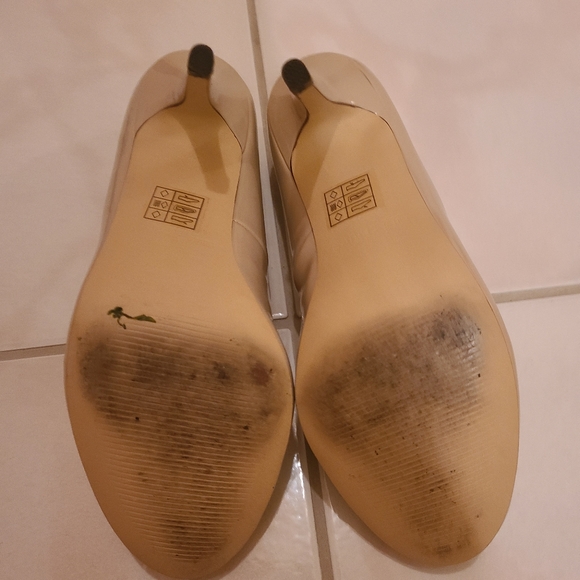 Nude Pumps / Heels - Picture 4 of 11